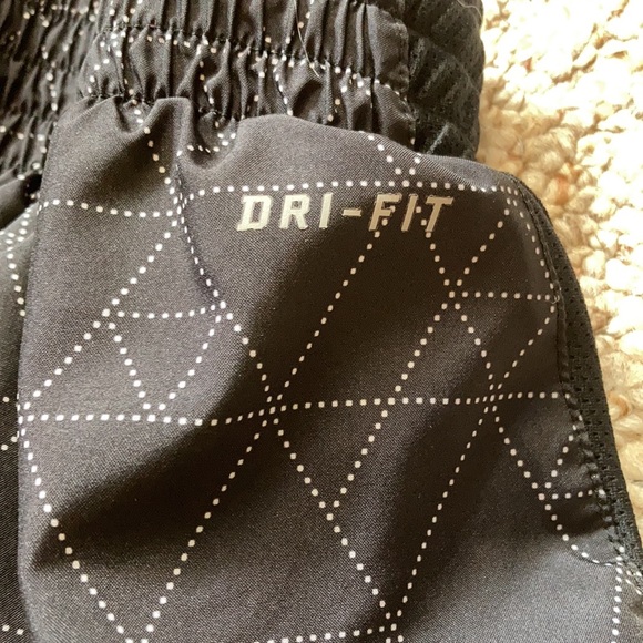 Nike Dri-Fit women’s running athletic shorts - Picture 9 of 11